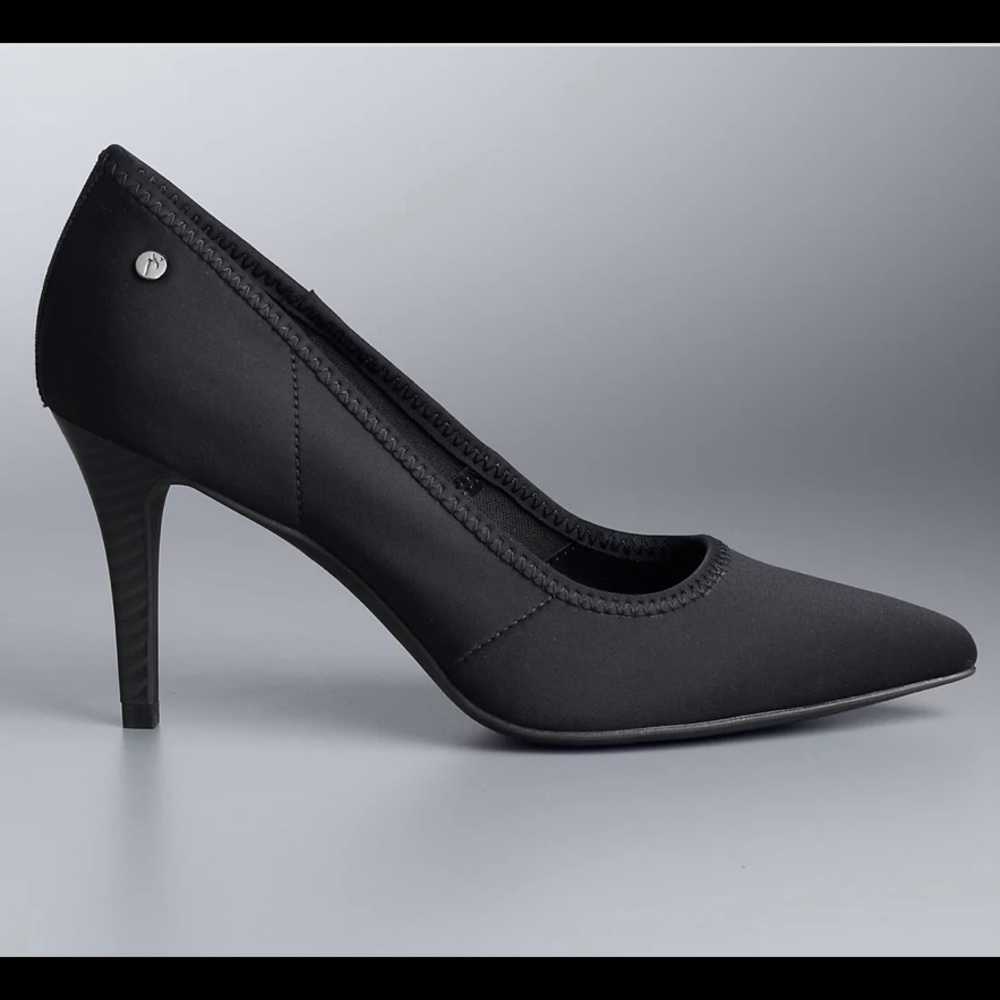Simply Vera Wang Black Heels 7.5